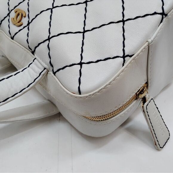 CHANEL White Quilted Handbag - Picture 10 of 13